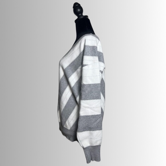 Misslook Gray & White V-Neck Long Sleeve Pullover Knit Sweater Tunic, Sz Medium - Picture 3 of 8